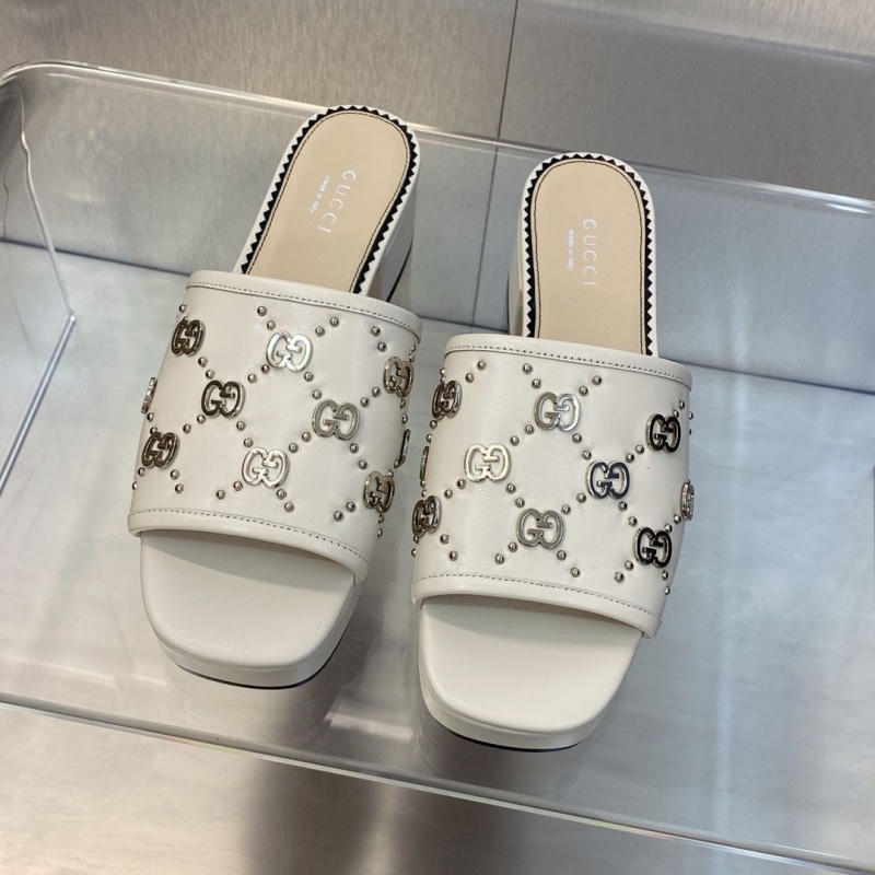 G*u*i slippers